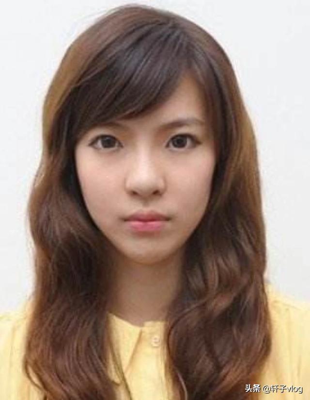 长脸女生适合穿什么衣服的发型图片